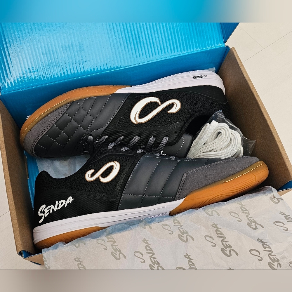 New Senda Ushuaia Club 2.0 Futsal Soccer Indoor Shoes Size M10/W11.5 Black Gray